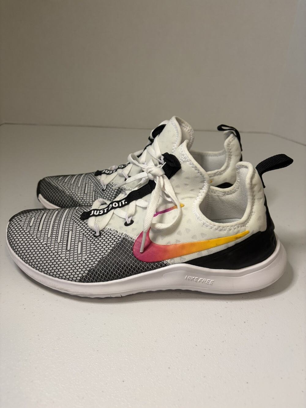 Nike Free TR 8 Laser Fuchsia Training White/Black Women’s Sz 8.5, EUC